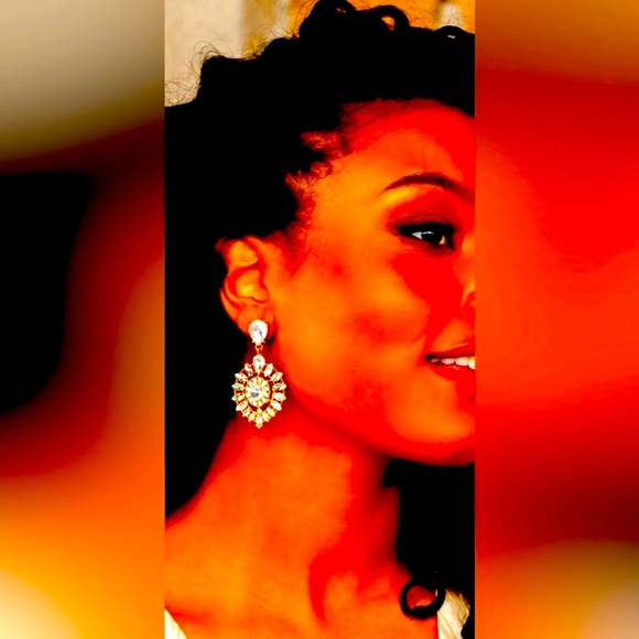 🔥💎🔥 GORGEOUS❗️PAPARAZZI “MY GOOD LUXE CHARM” GOLD EARRINGS❗️🔥💎🔥 - Picture 3 of 5